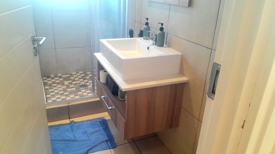 2 Bedroom Property for Sale in Die Hoewes Gauteng