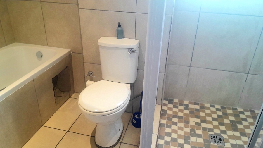 2 Bedroom Property for Sale in Die Hoewes Gauteng