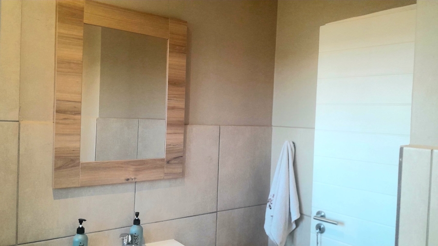 2 Bedroom Property for Sale in Die Hoewes Gauteng