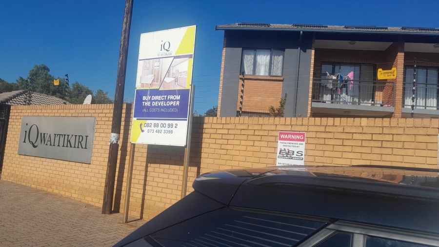 2 Bedroom Property for Sale in Die Hoewes Gauteng