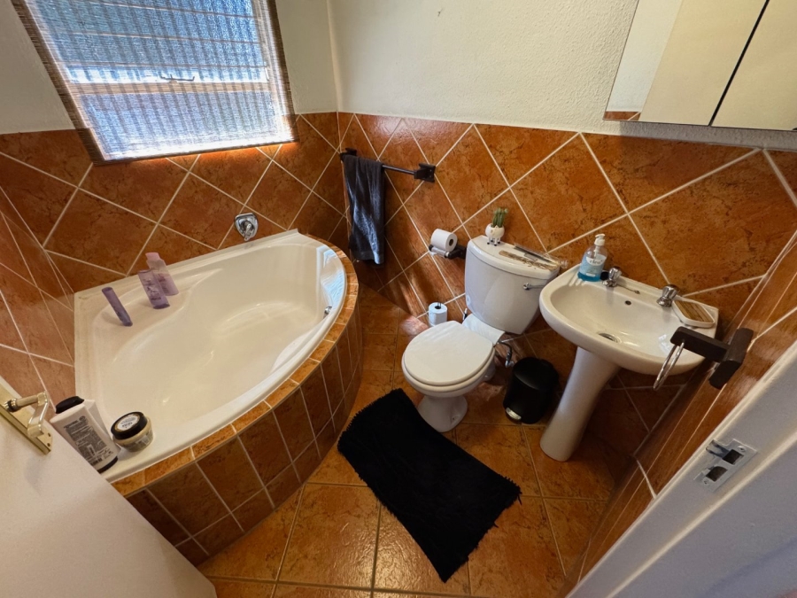4 Bedroom Property for Sale in Glen Marais Gauteng