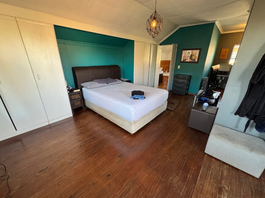 4 Bedroom Property for Sale in Glen Marais Gauteng