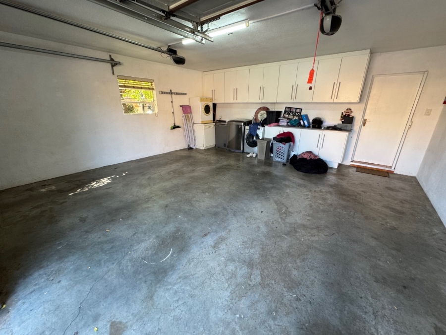4 Bedroom Property for Sale in Glen Marais Gauteng