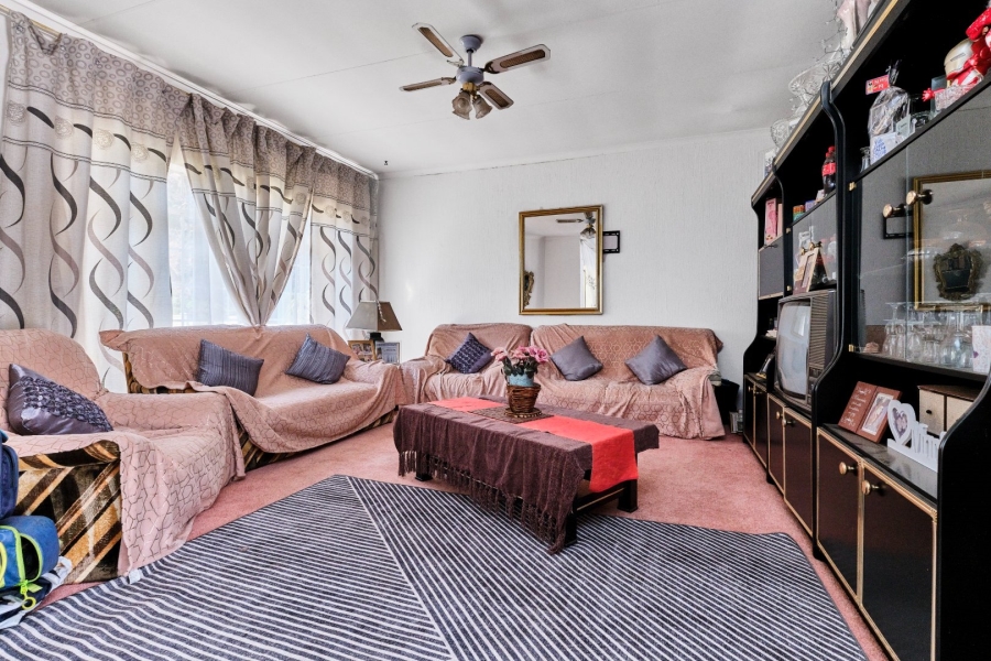 5 Bedroom Property for Sale in Witpoortjie Gauteng