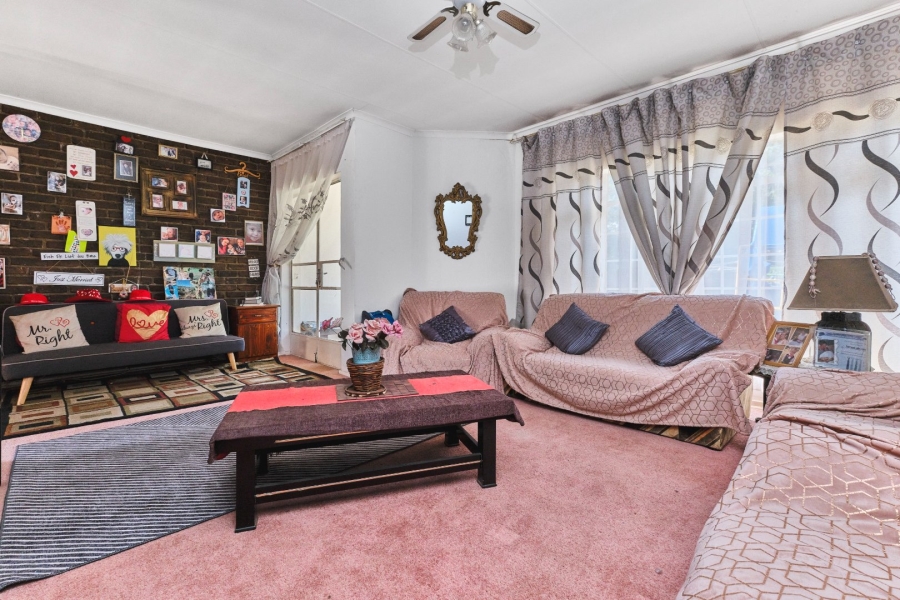 5 Bedroom Property for Sale in Witpoortjie Gauteng