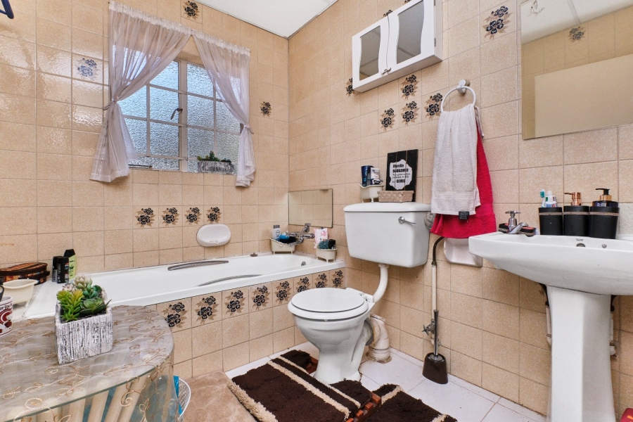 5 Bedroom Property for Sale in Witpoortjie Gauteng