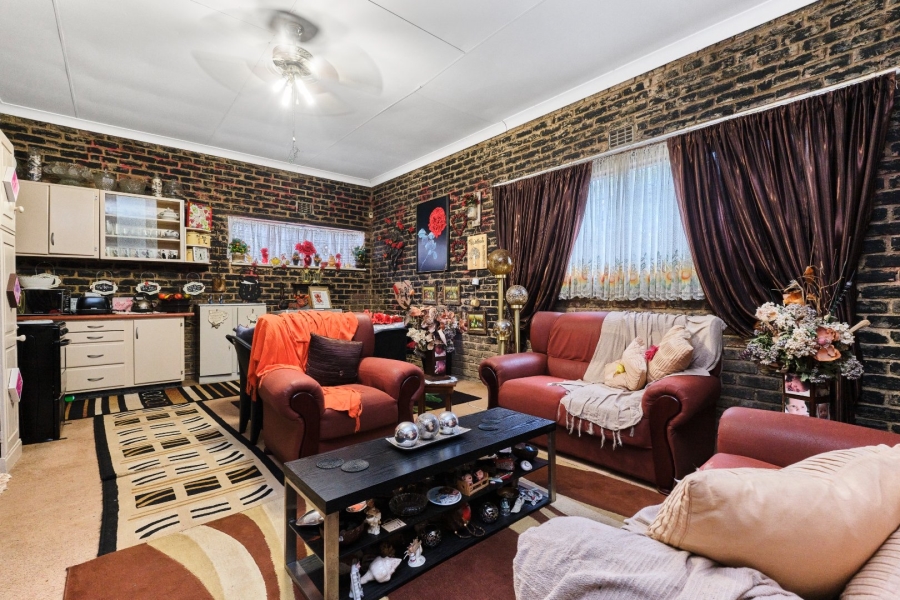 5 Bedroom Property for Sale in Witpoortjie Gauteng