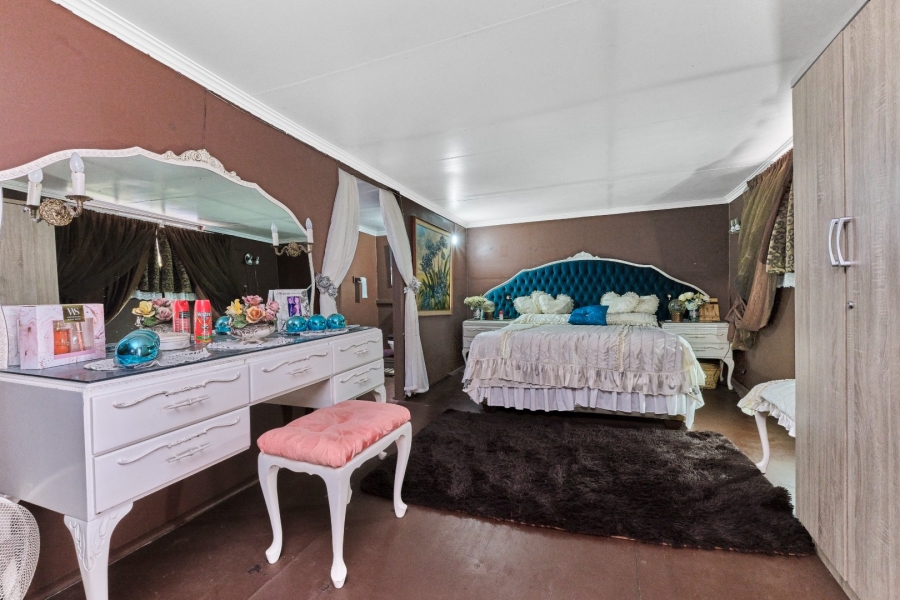 5 Bedroom Property for Sale in Witpoortjie Gauteng
