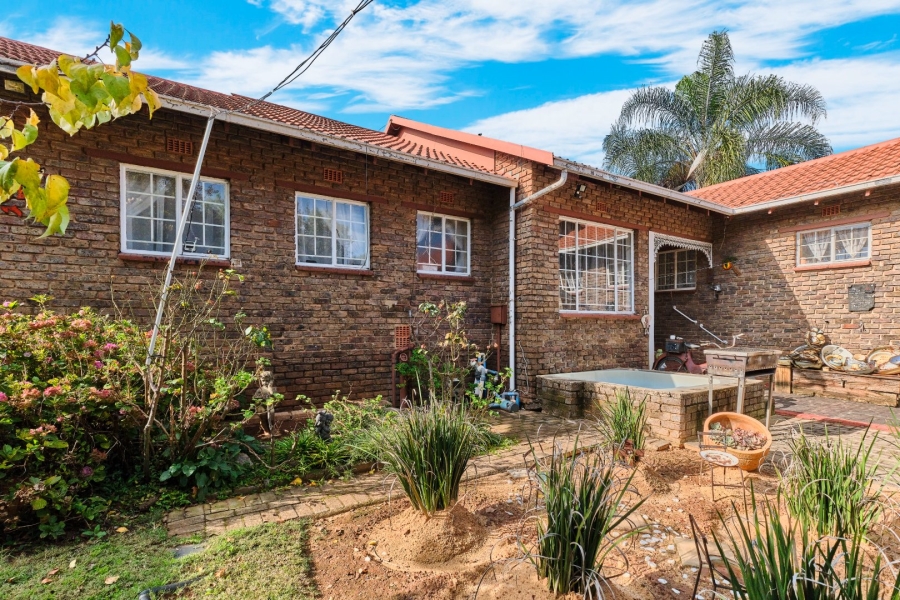 5 Bedroom Property for Sale in Witpoortjie Gauteng