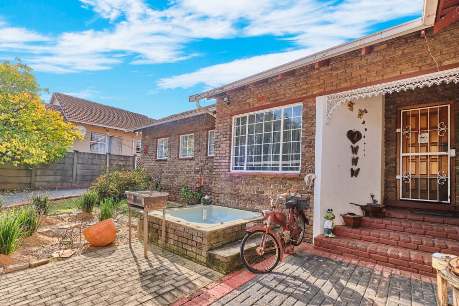 5 Bedroom Property for Sale in Witpoortjie Gauteng