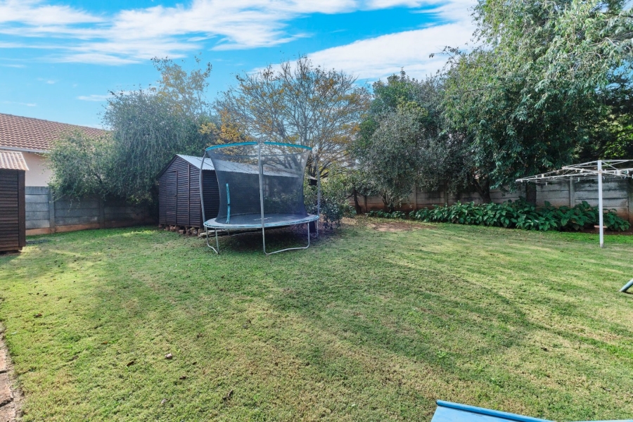 5 Bedroom Property for Sale in Witpoortjie Gauteng