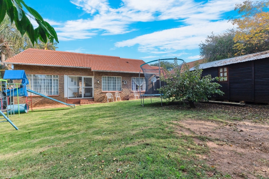 5 Bedroom Property for Sale in Witpoortjie Gauteng