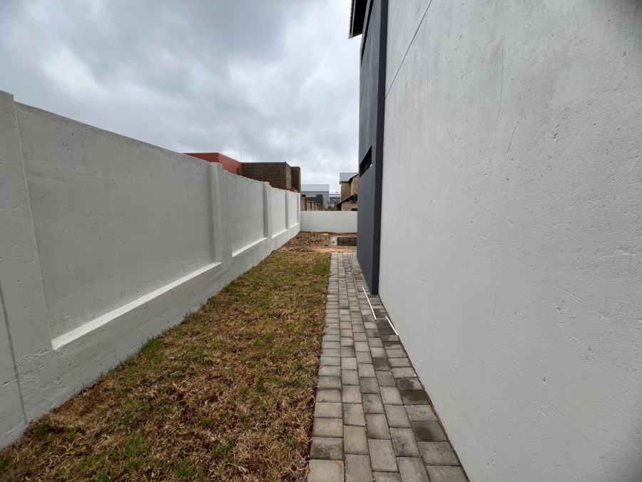 4 Bedroom Property for Sale in Six Fountains Residential Estate Gauteng