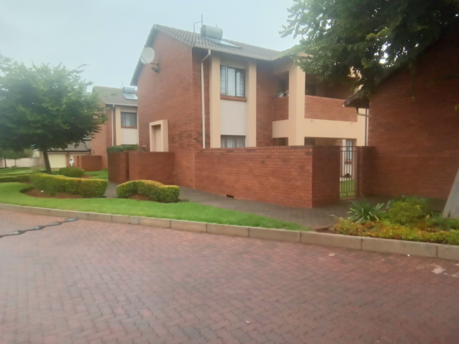 To Let 3 Bedroom Property for Rent in Noordwyk Gauteng