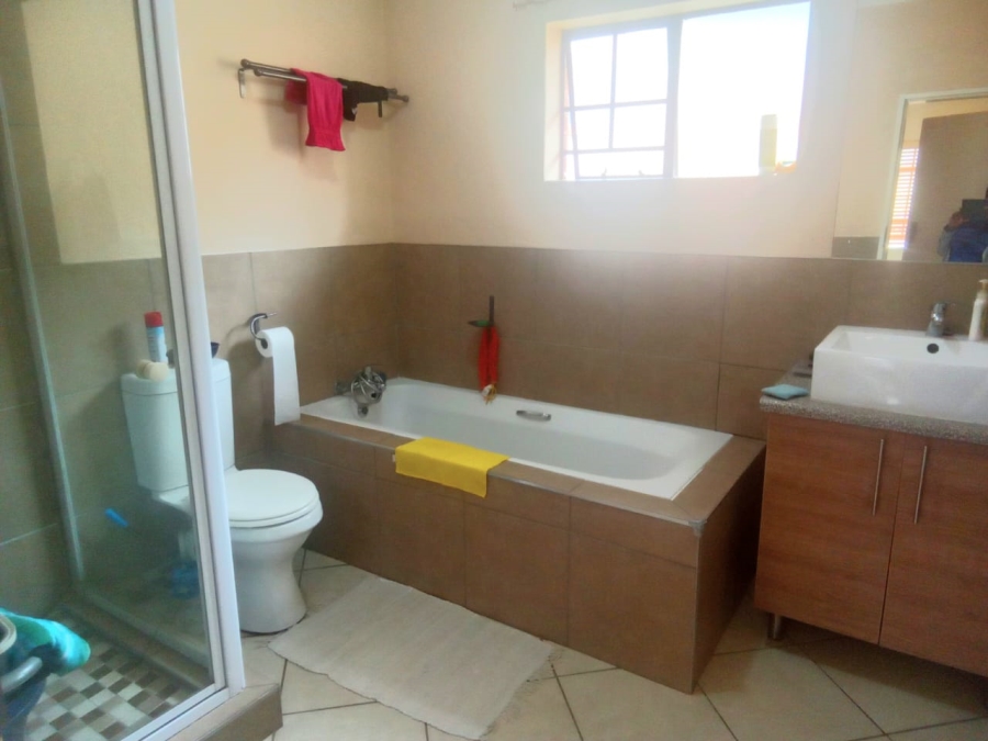 To Let 3 Bedroom Property for Rent in Noordwyk Gauteng