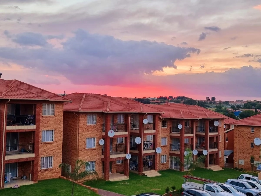 To Let 2 Bedroom Property for Rent in Noordwyk Gauteng