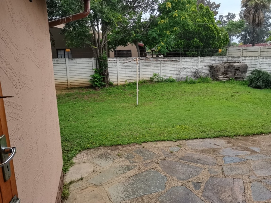 To Let 3 Bedroom Property for Rent in Brackendowns Gauteng