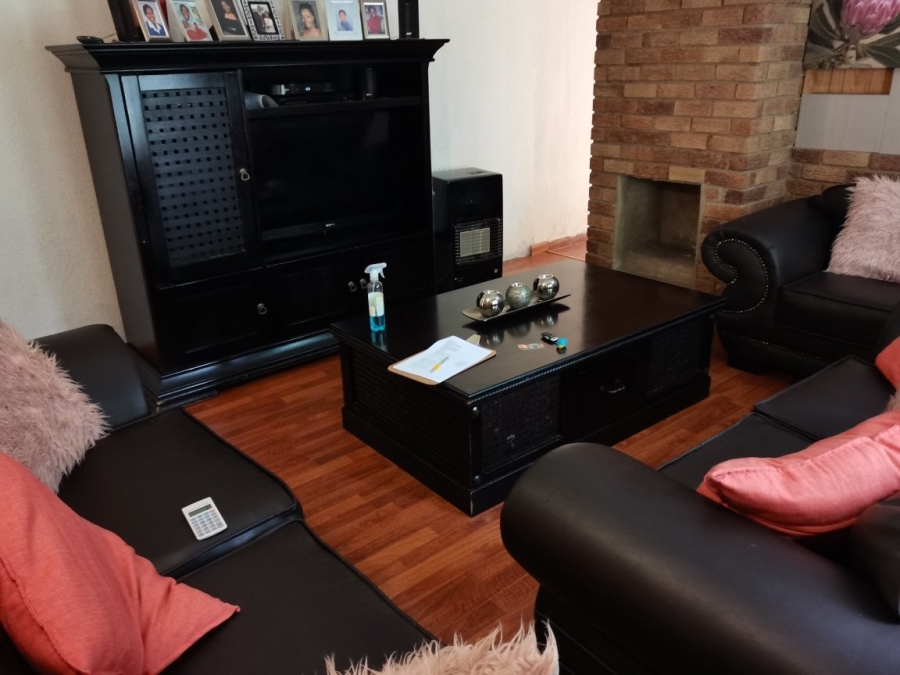 To Let 3 Bedroom Property for Rent in Brackendowns Gauteng