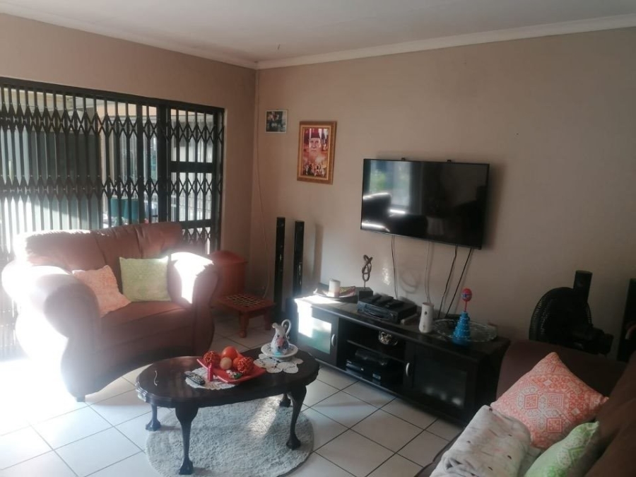 6 Bedroom Property for Sale in Van Riebeeck Park Gauteng