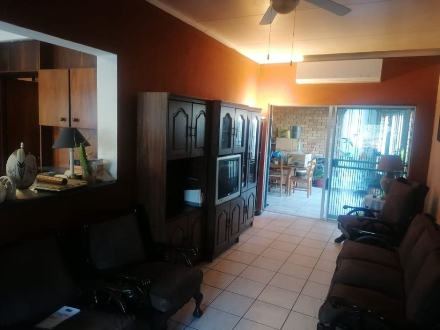 6 Bedroom Property for Sale in Van Riebeeck Park Gauteng