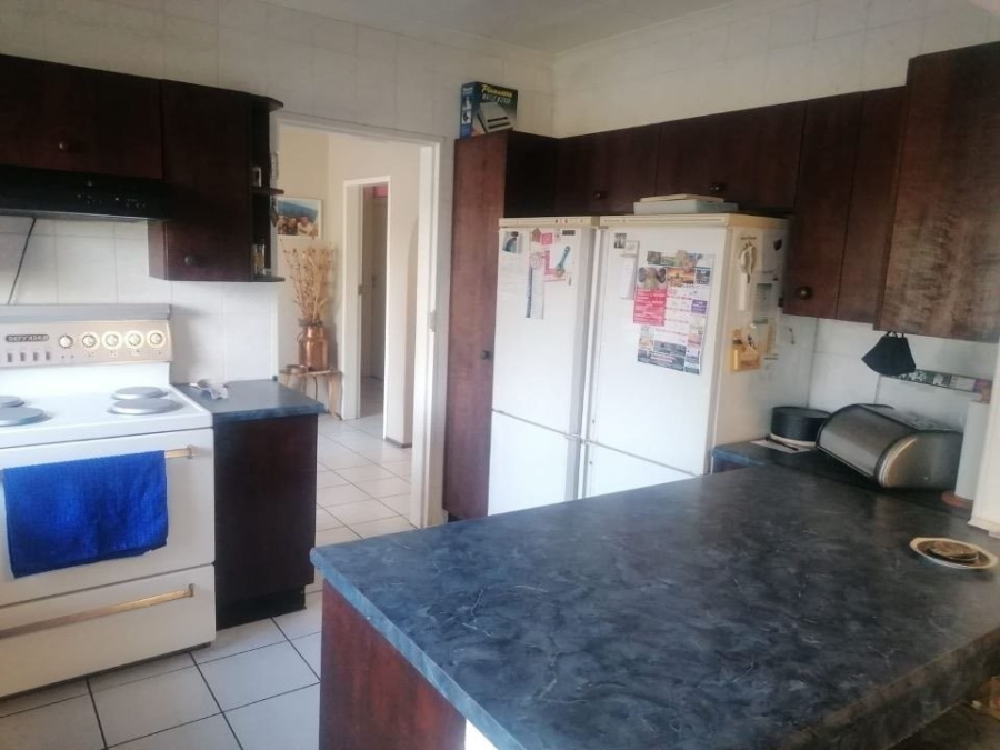 6 Bedroom Property for Sale in Van Riebeeck Park Gauteng