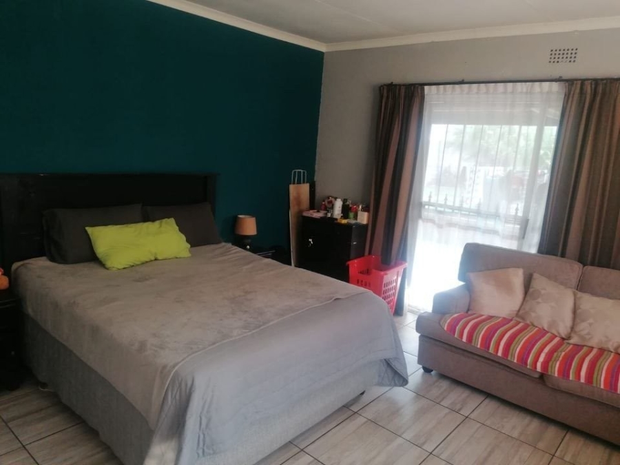 6 Bedroom Property for Sale in Van Riebeeck Park Gauteng