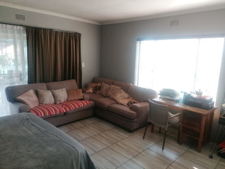 6 Bedroom Property for Sale in Van Riebeeck Park Gauteng