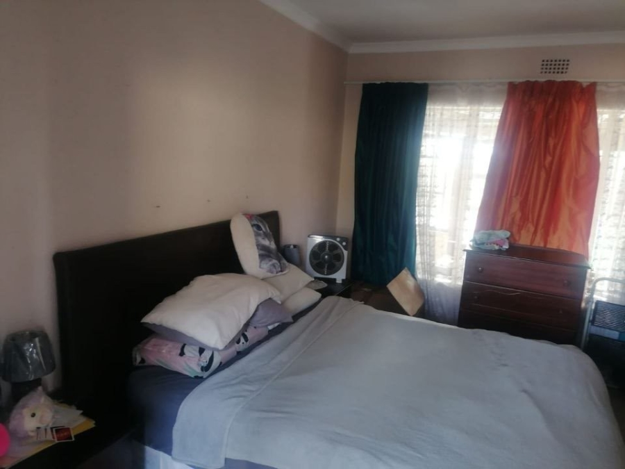 6 Bedroom Property for Sale in Van Riebeeck Park Gauteng