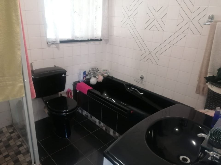 6 Bedroom Property for Sale in Van Riebeeck Park Gauteng