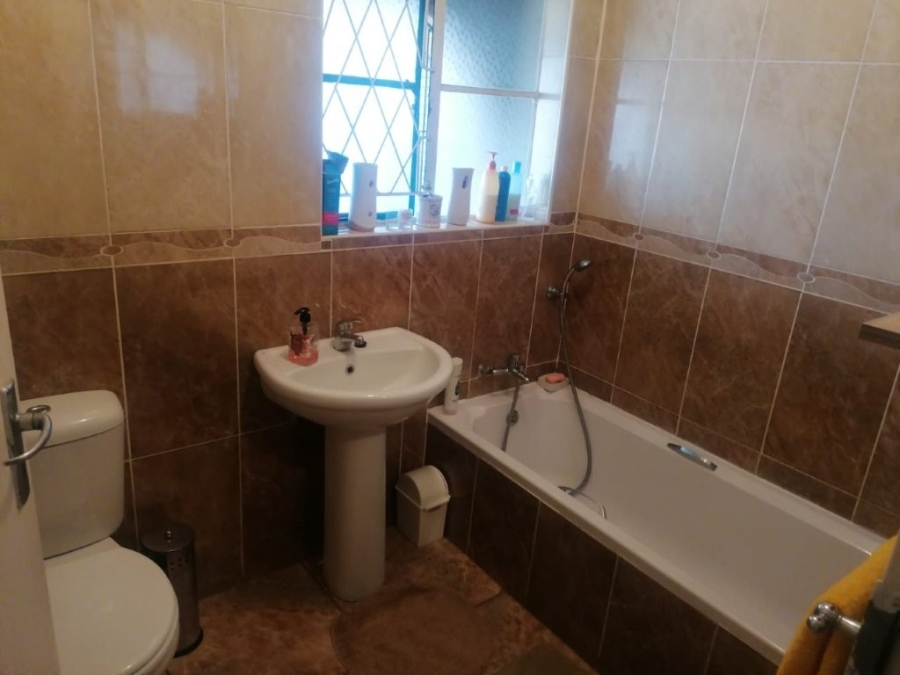 6 Bedroom Property for Sale in Van Riebeeck Park Gauteng