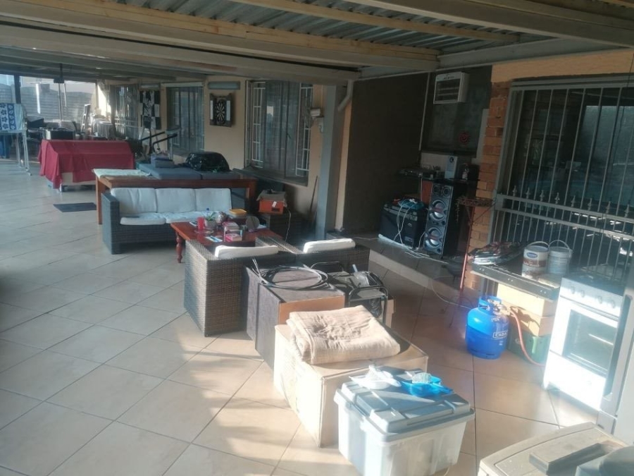 6 Bedroom Property for Sale in Van Riebeeck Park Gauteng