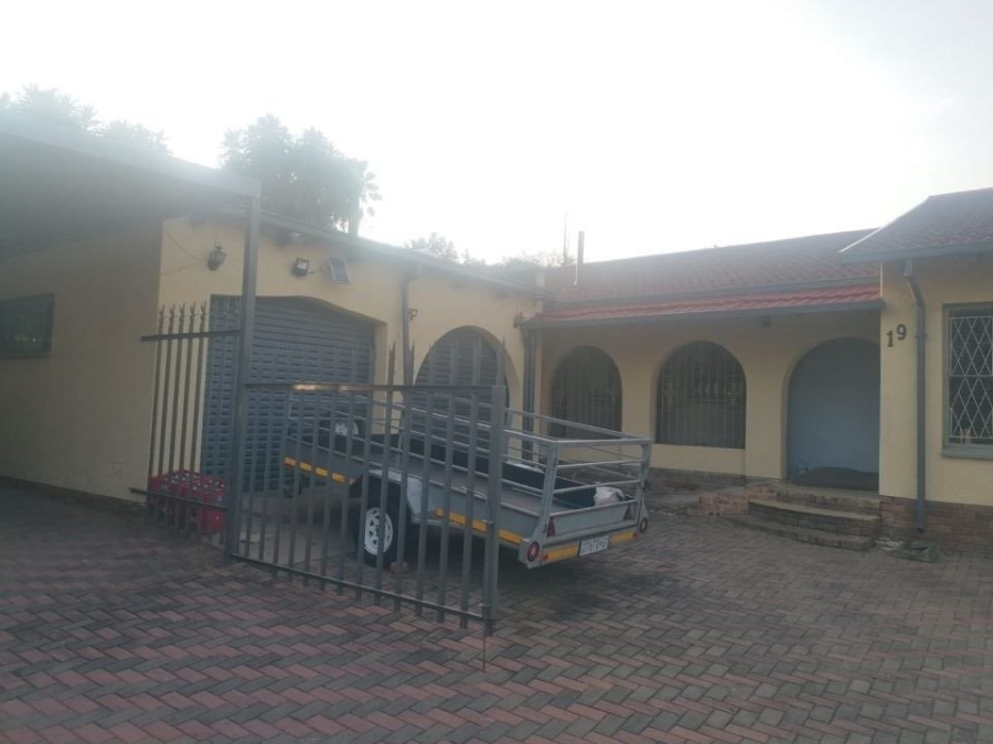 6 Bedroom Property for Sale in Van Riebeeck Park Gauteng