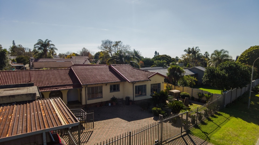 6 Bedroom Property for Sale in Van Riebeeck Park Gauteng