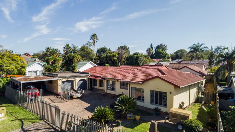 6 Bedroom Property for Sale in Van Riebeeck Park Gauteng