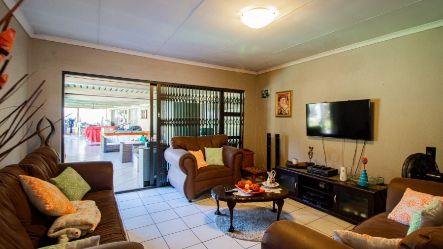 6 Bedroom Property for Sale in Van Riebeeck Park Gauteng