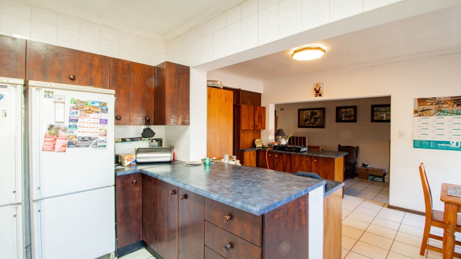 6 Bedroom Property for Sale in Van Riebeeck Park Gauteng