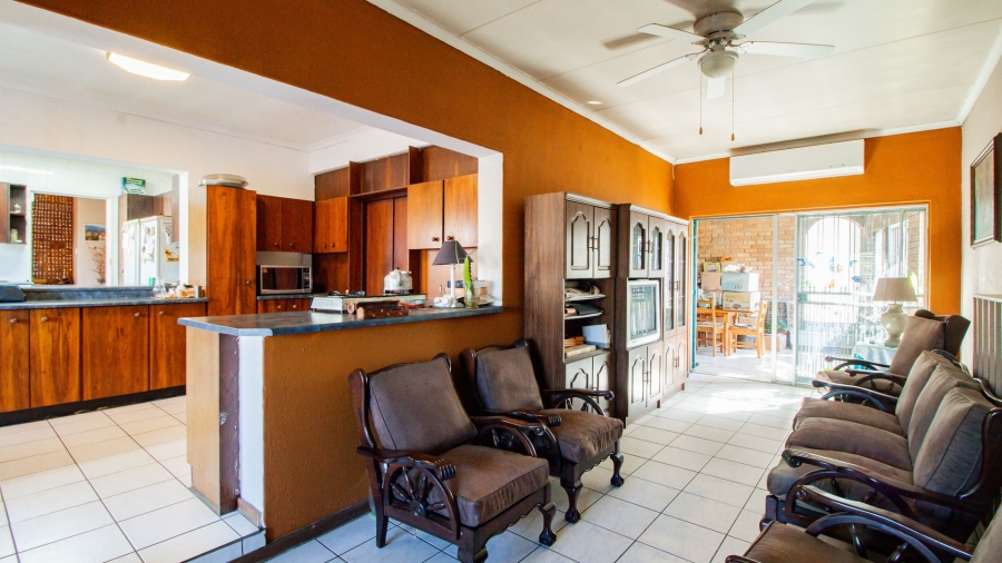 6 Bedroom Property for Sale in Van Riebeeck Park Gauteng