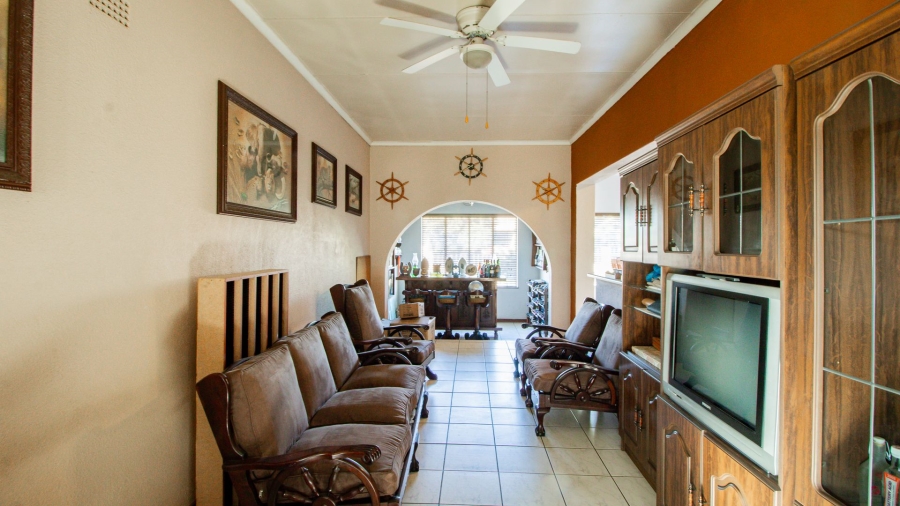 6 Bedroom Property for Sale in Van Riebeeck Park Gauteng