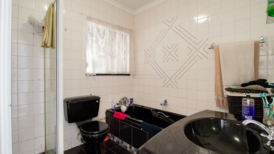 6 Bedroom Property for Sale in Van Riebeeck Park Gauteng