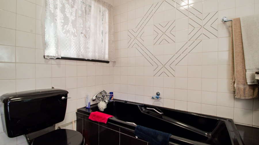 6 Bedroom Property for Sale in Van Riebeeck Park Gauteng