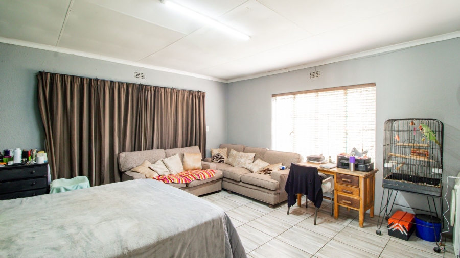 6 Bedroom Property for Sale in Van Riebeeck Park Gauteng