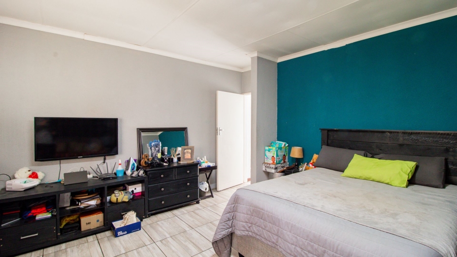 6 Bedroom Property for Sale in Van Riebeeck Park Gauteng