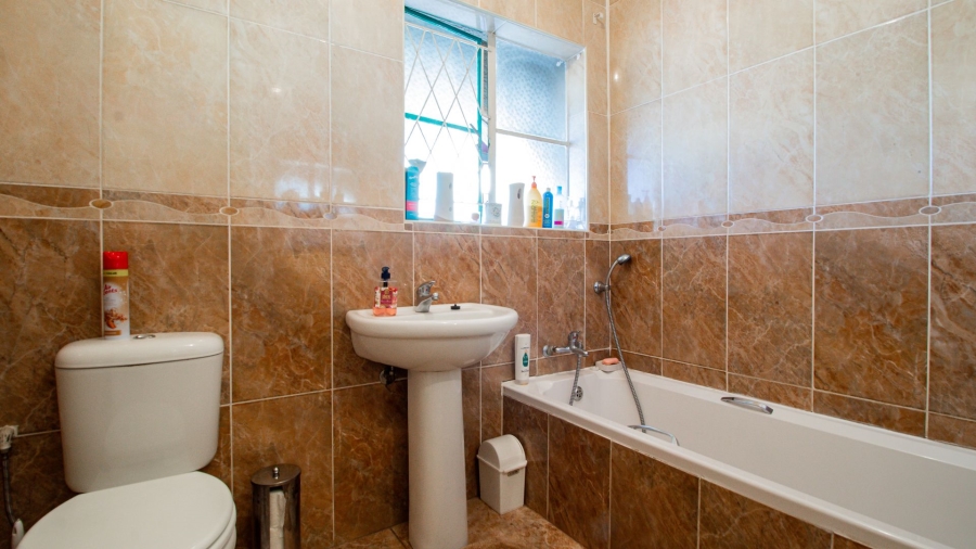 6 Bedroom Property for Sale in Van Riebeeck Park Gauteng