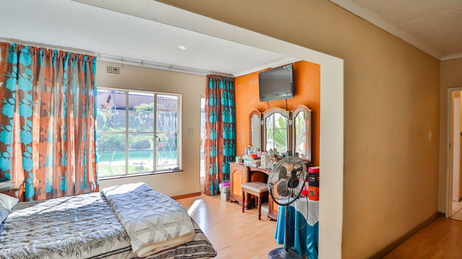 6 Bedroom Property for Sale in Van Riebeeck Park Gauteng