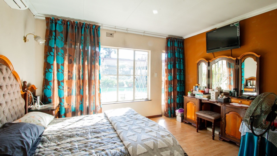 6 Bedroom Property for Sale in Van Riebeeck Park Gauteng