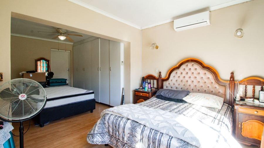 6 Bedroom Property for Sale in Van Riebeeck Park Gauteng