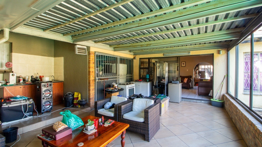 6 Bedroom Property for Sale in Van Riebeeck Park Gauteng