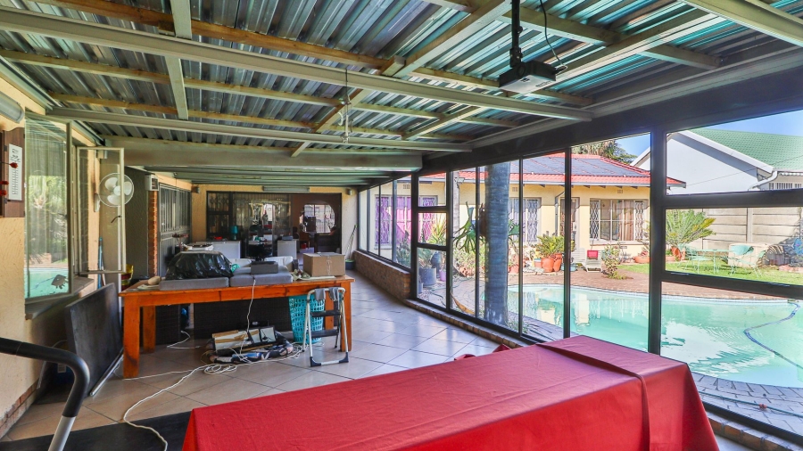 6 Bedroom Property for Sale in Van Riebeeck Park Gauteng