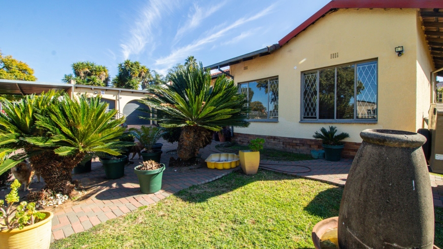 6 Bedroom Property for Sale in Van Riebeeck Park Gauteng