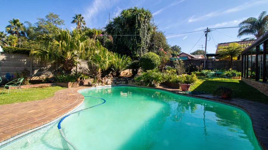 6 Bedroom Property for Sale in Van Riebeeck Park Gauteng